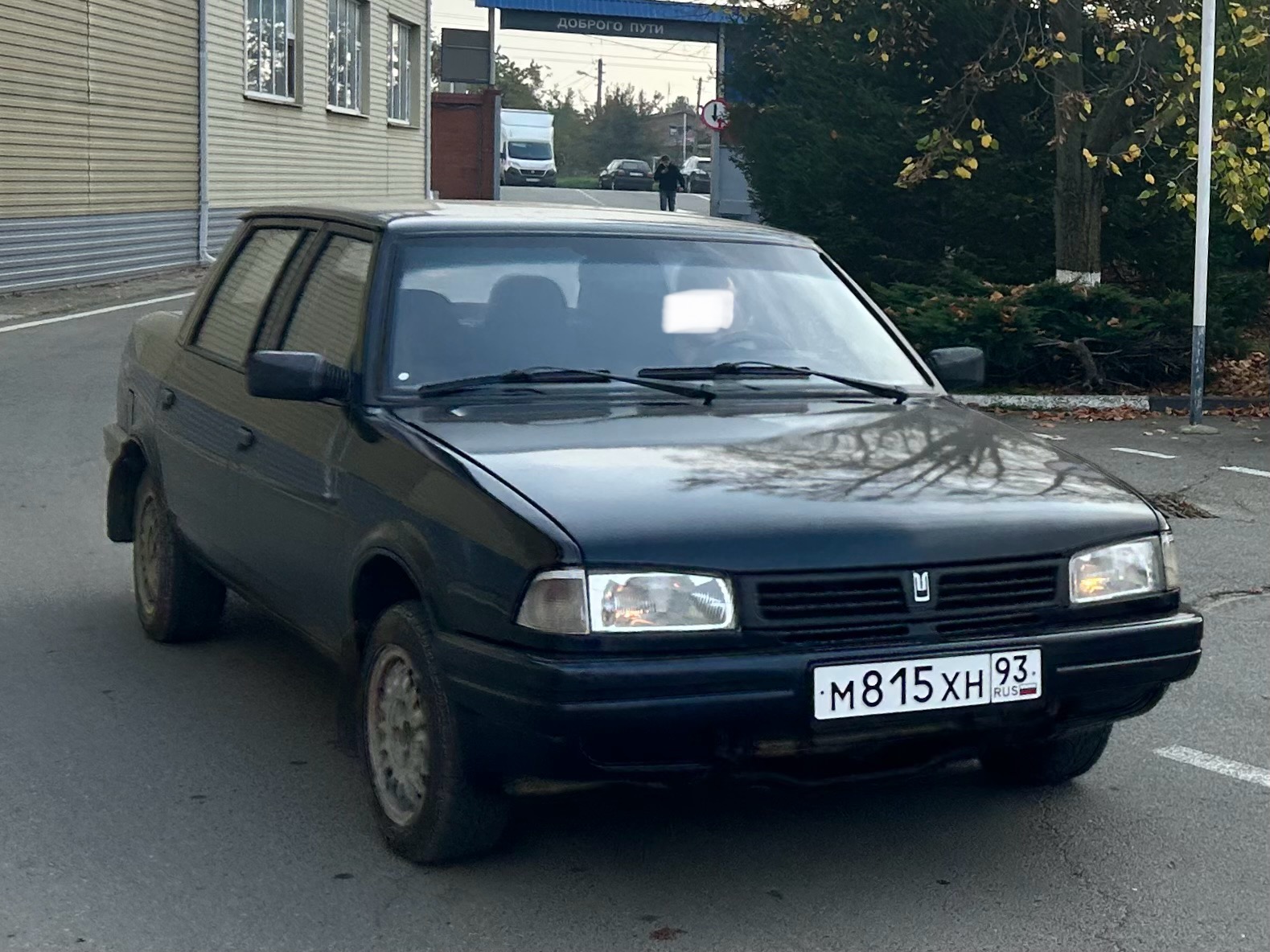 м 815 хн 93, Moskvich (AZLK) 2142 Князь Владимир (Knjaz Vladimir) Sedan Long, 1997­­–2002