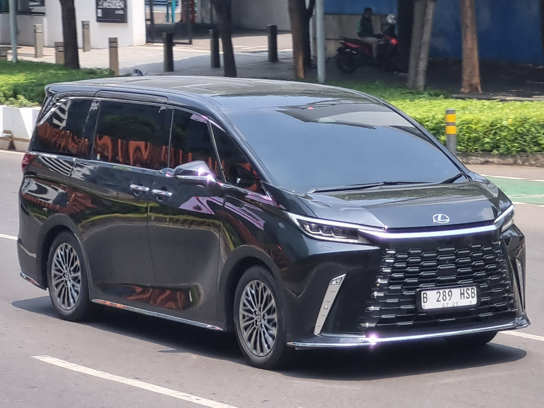 B 289 HSB, Lexus LM 2nd gen (AW10), 2023–