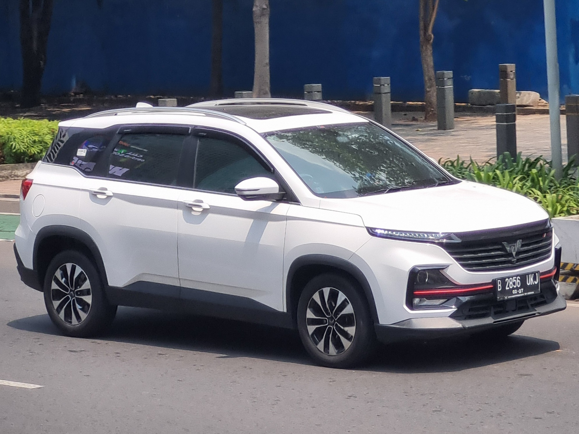 B 2856 UKJ, Wuling Almaz 
