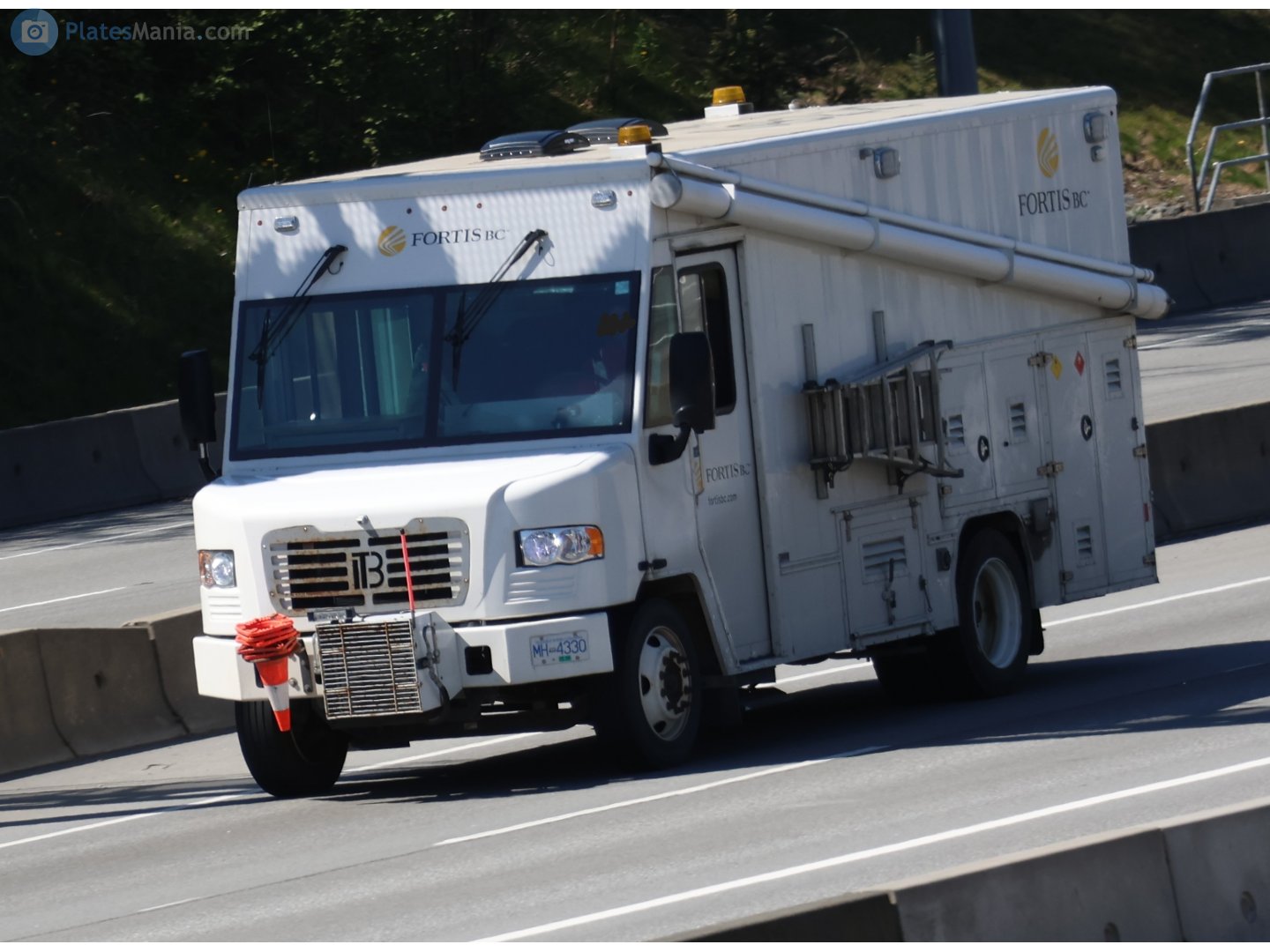 MH-4330, Freightliner M-Line 