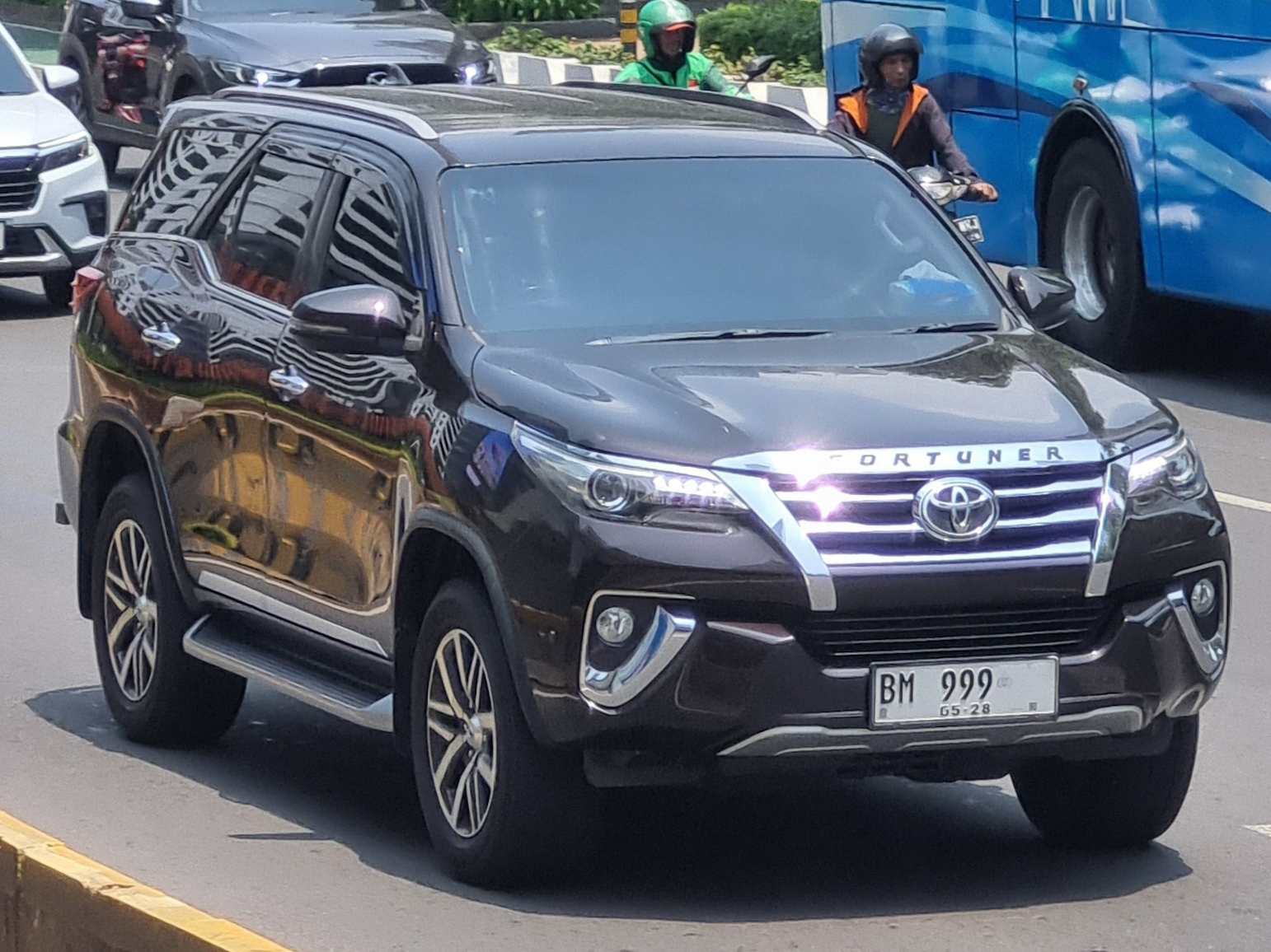 BM 999, Toyota Fortuner 2nd gen (AN160), 2015–