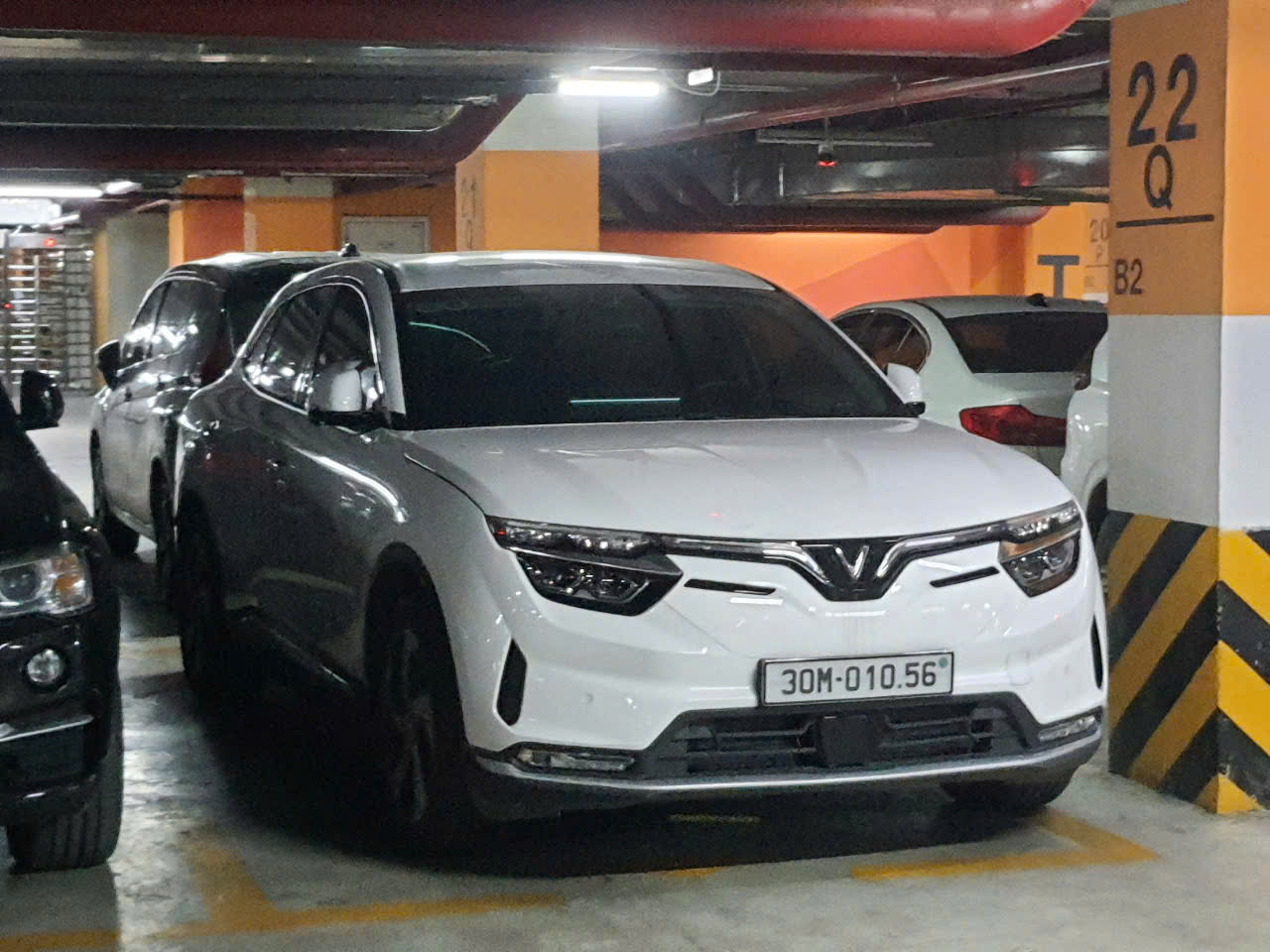 30M-010.56, VinFast VF8 1st gen, 2022–