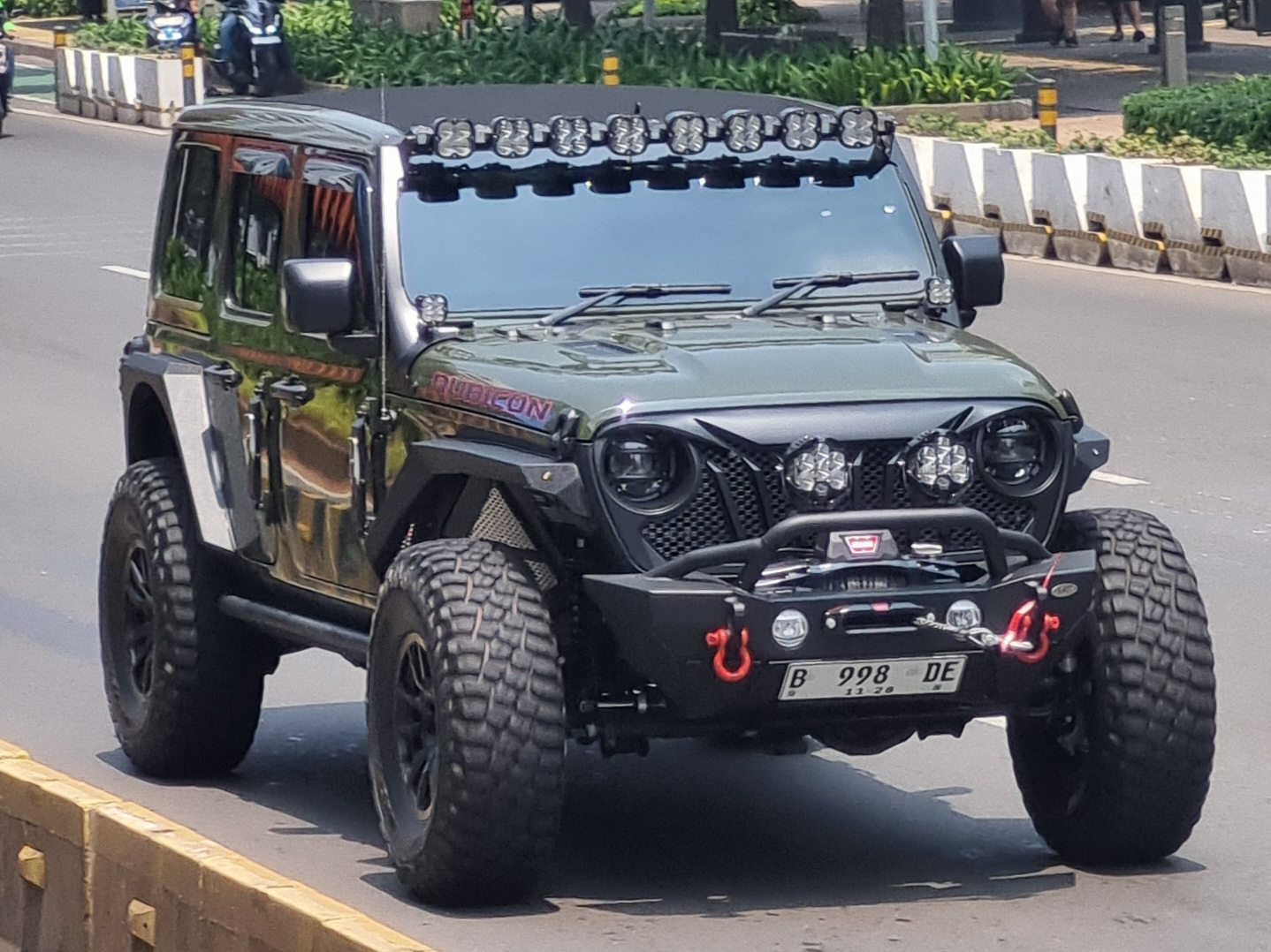 B 998 DE, Jeep Wrangler 4th gen 5-door SUV (JL), 2018–