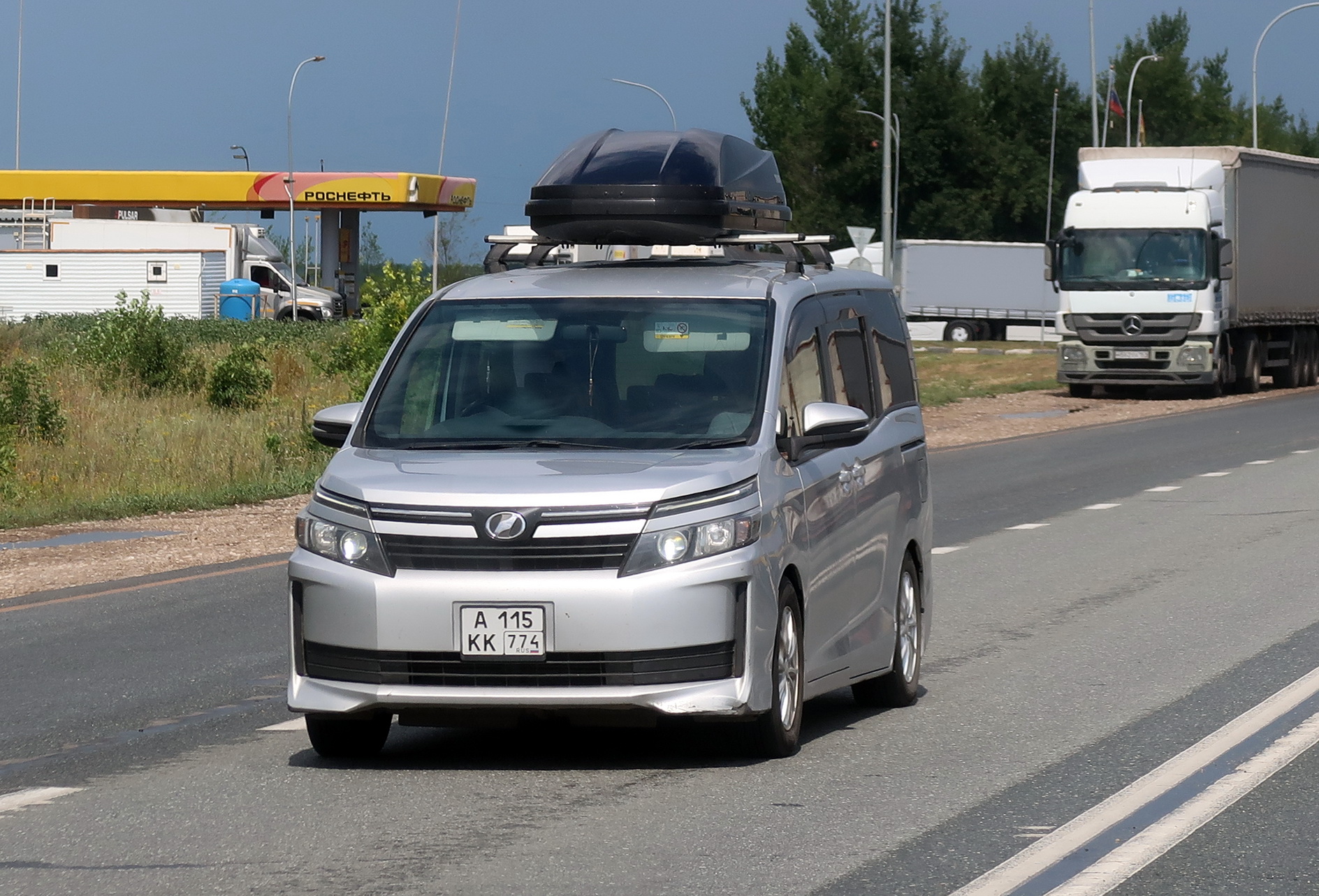 а 115 кк 774, Toyota Voxy 3rd gen (R80), 2014–2021