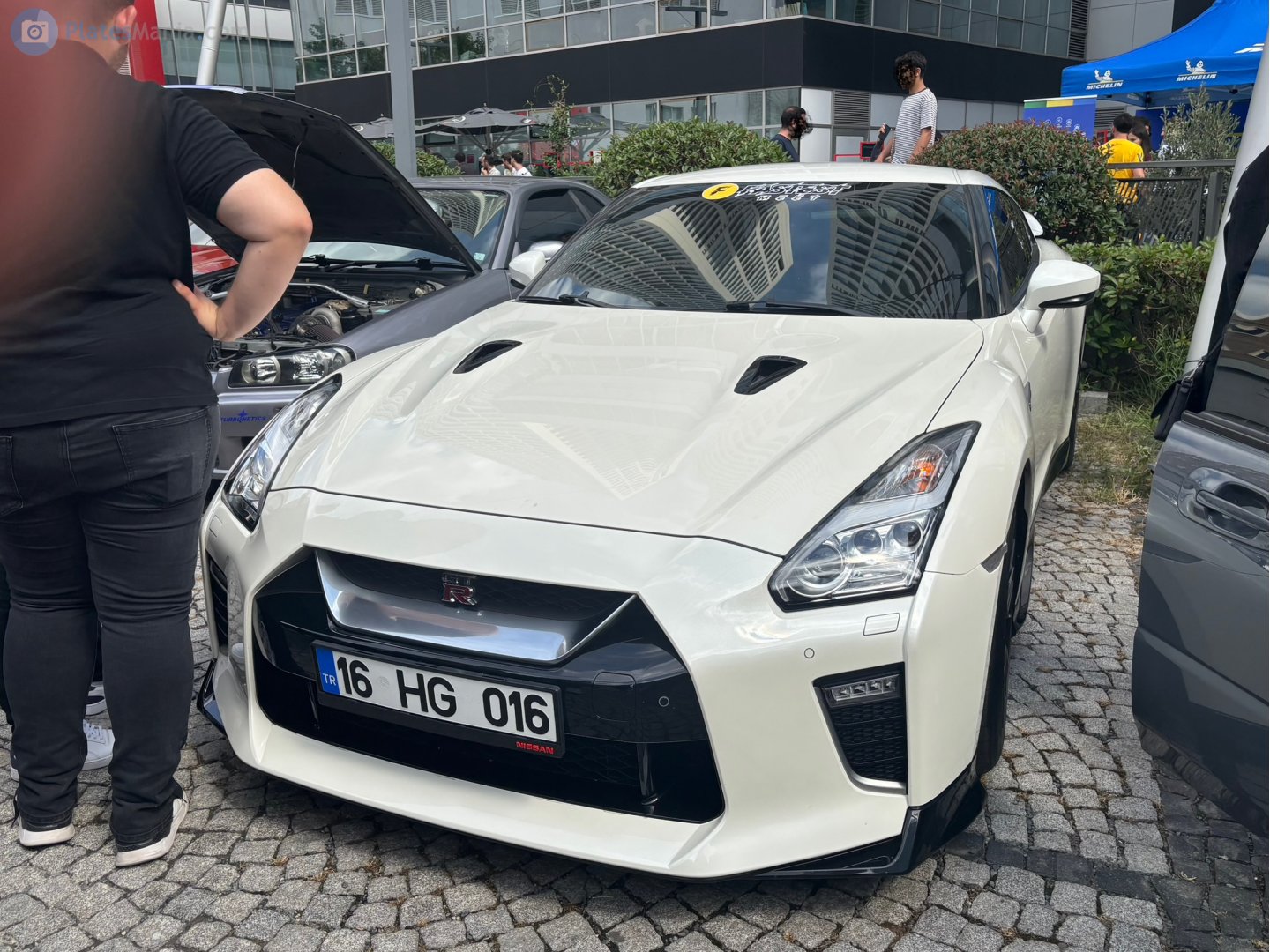 16 HG 016, Nissan GT-R 