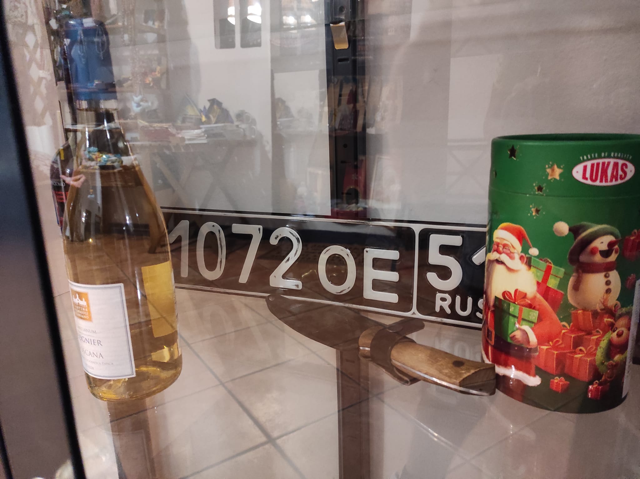 1072 ое 51, License plate without vehicle 