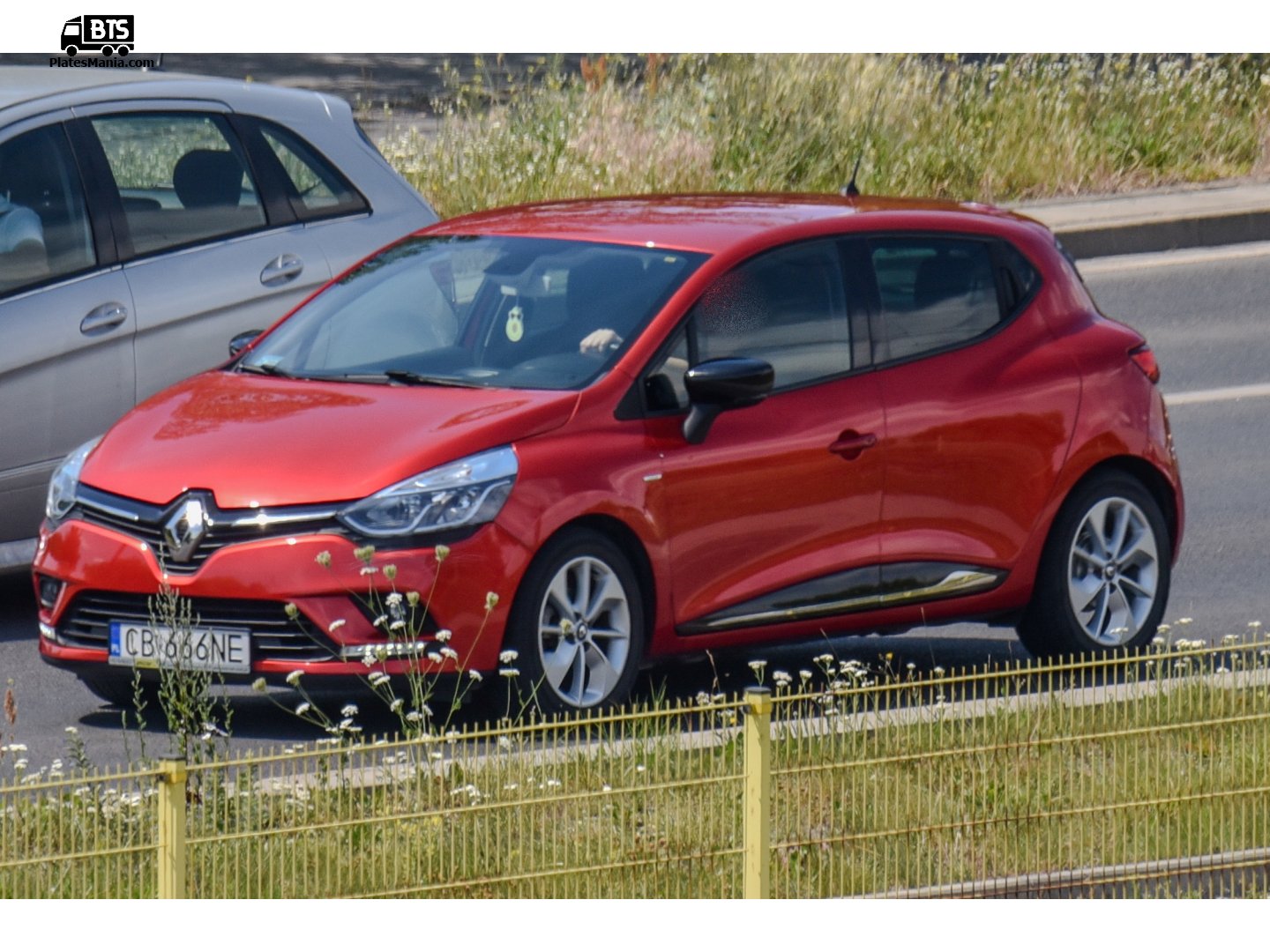 CB 666NE, Renault Clio 
