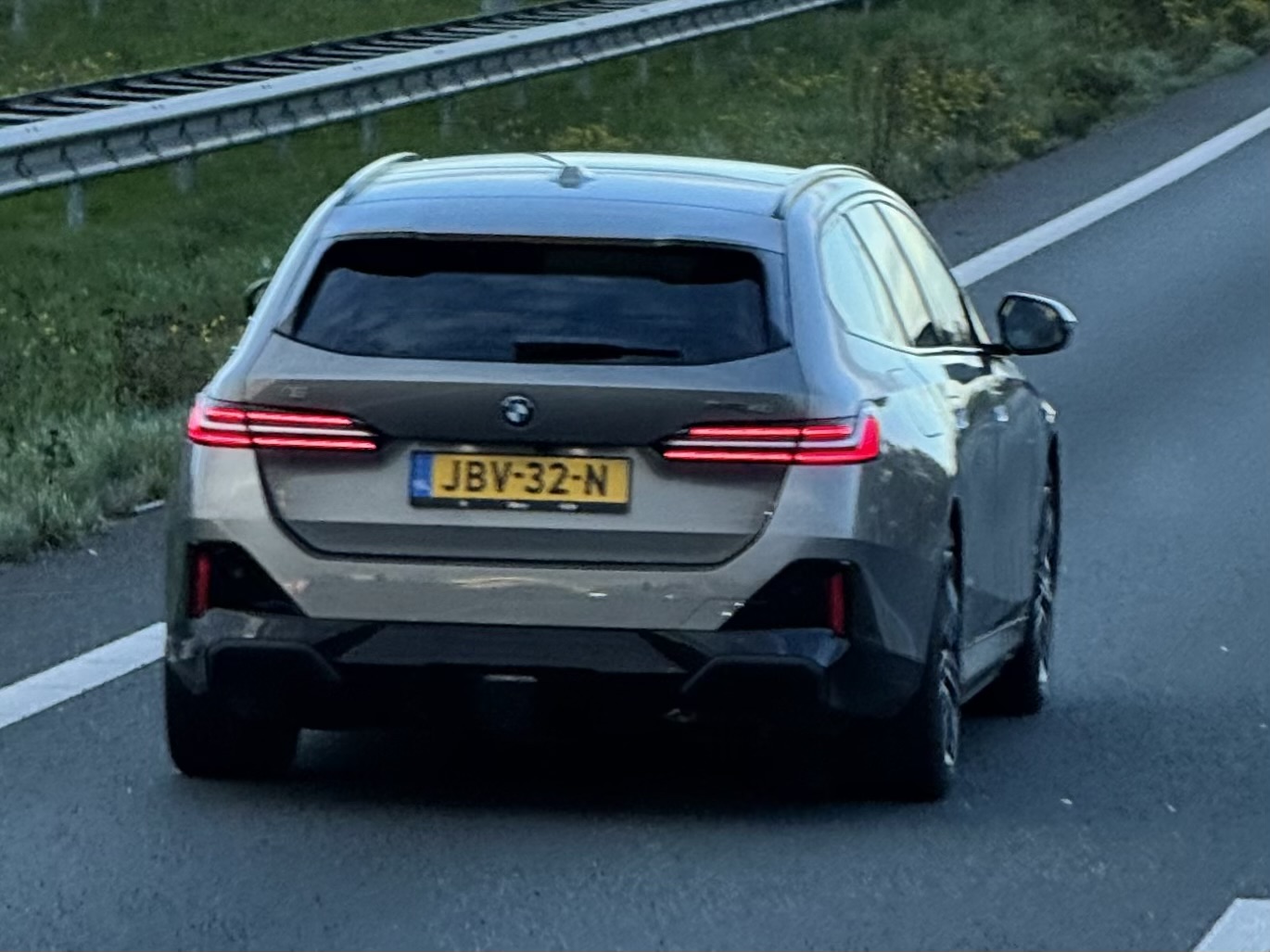 JBV-32-N, BMW i5 1st gen Touring (G61), 2024–