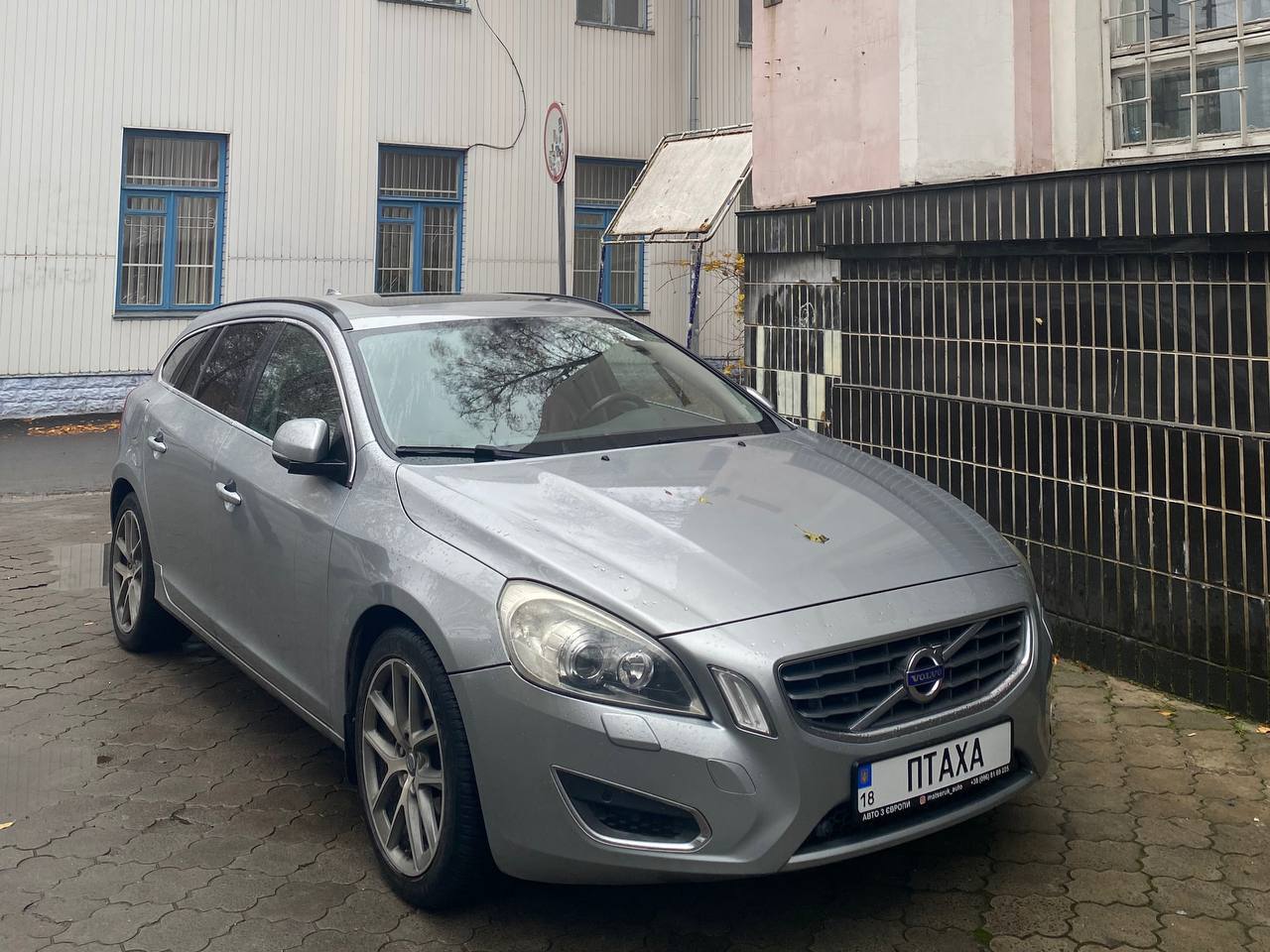 18 ПТАХА, Volvo V60 1st gen (155/157), 2010–2018