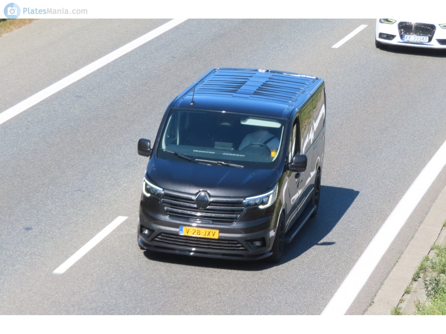 V-28-JXV, Renault Trafic 