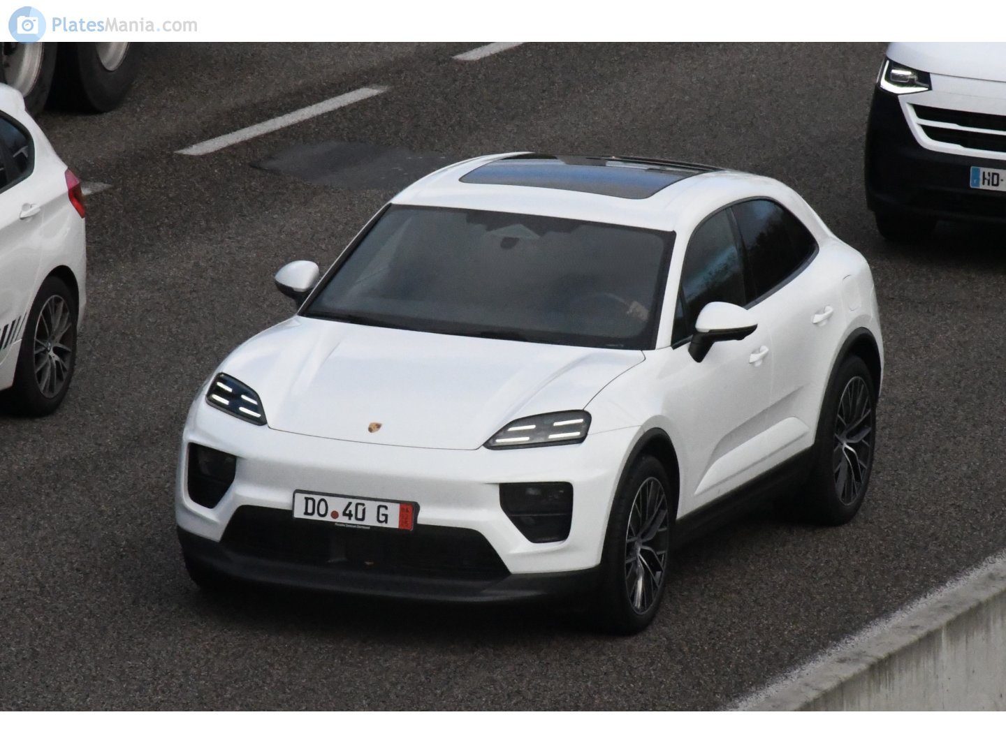 DO 40 G, Porsche Macan 2nd gen EV (XAB), 2024–