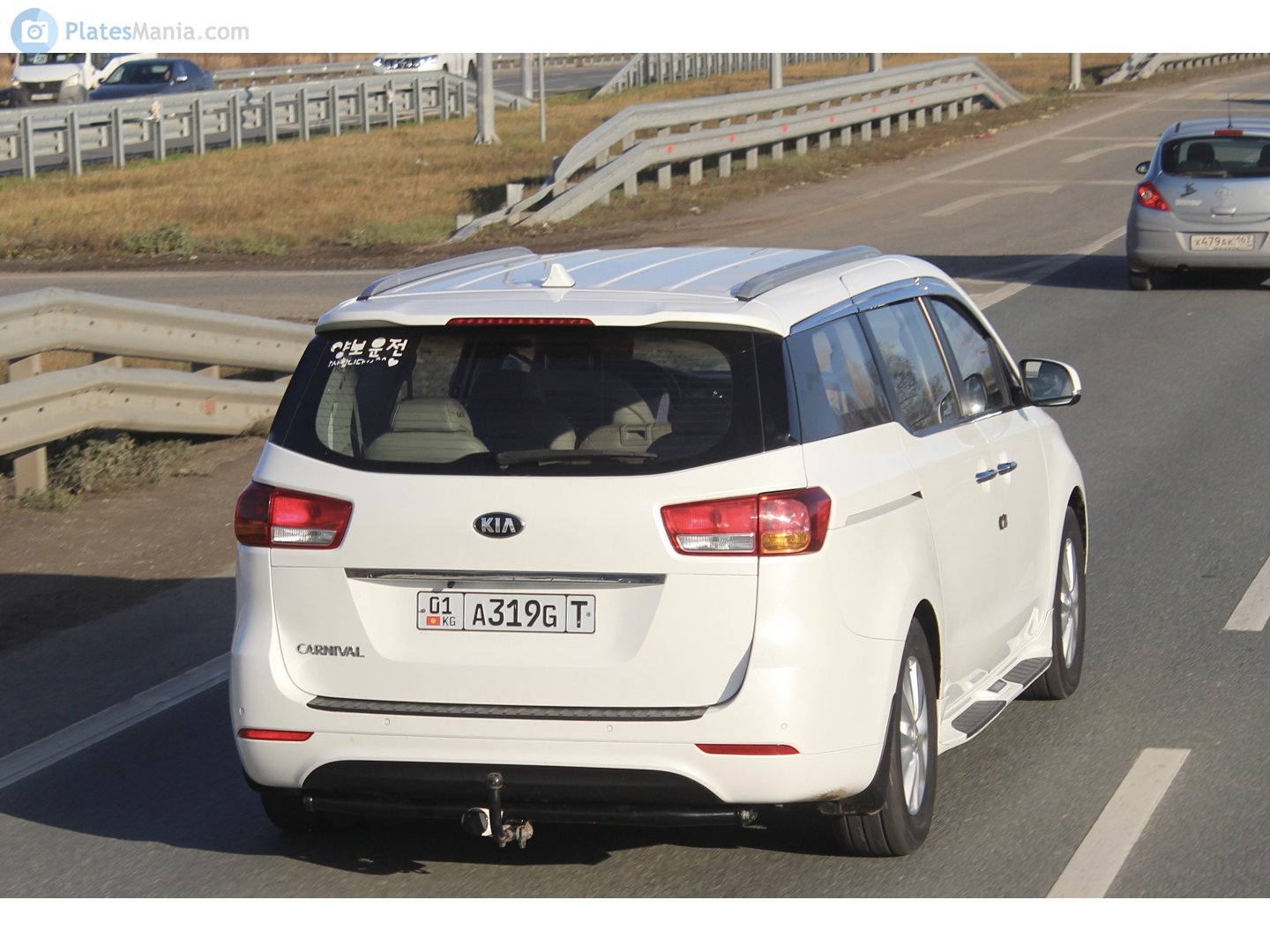 01 A319G, Kia Carnival 