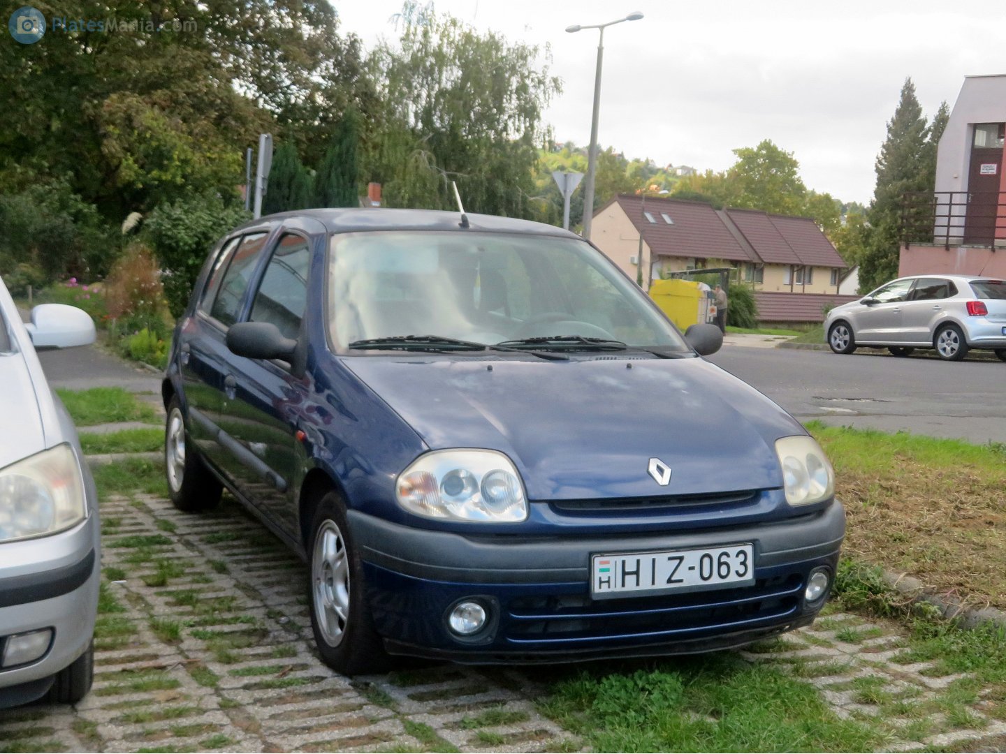 HIZ-063, Renault Clio 2nd gen 5-door Hatch (B65), 1998–2001 (–2003 for LATAM-market)