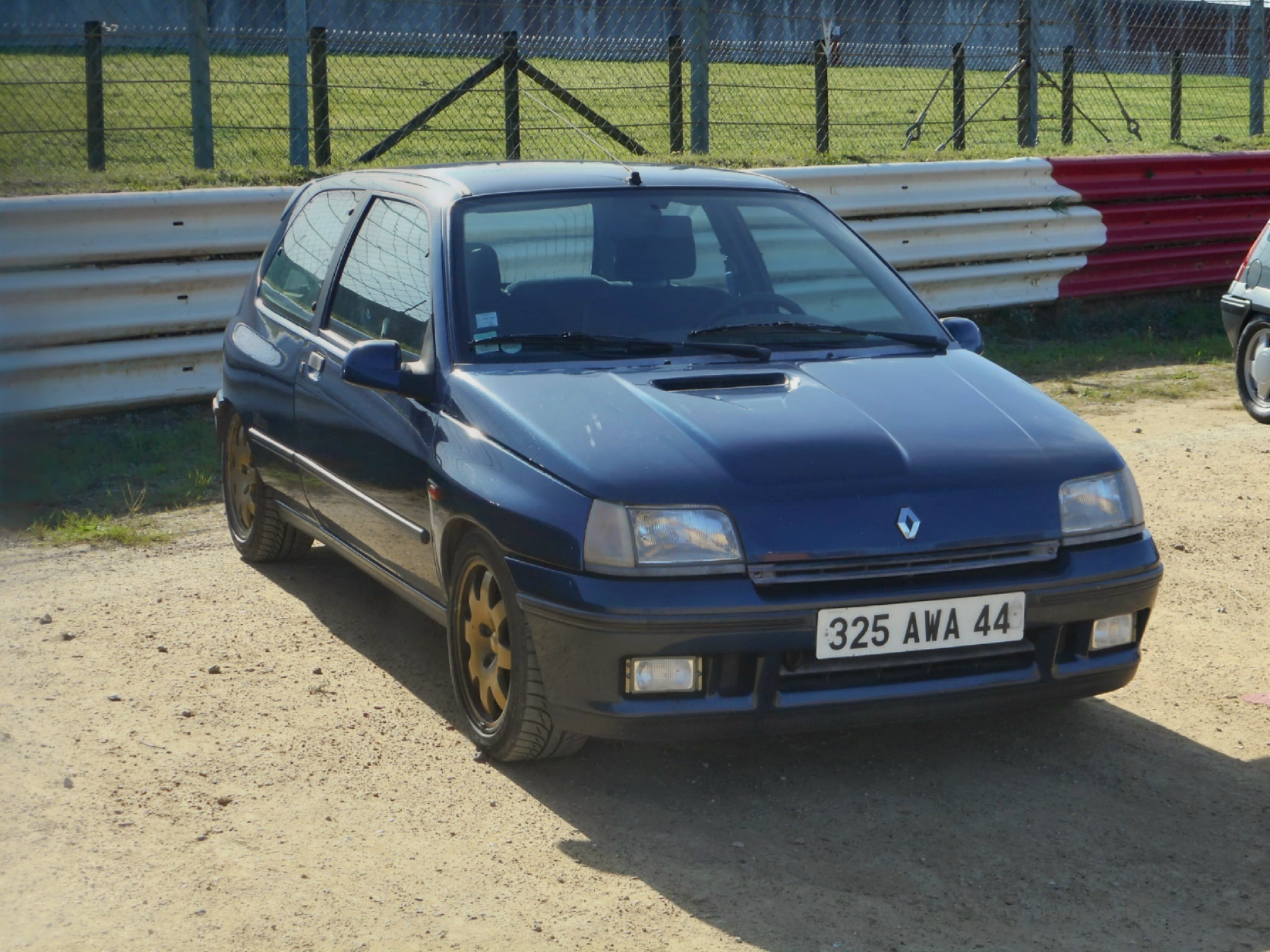 325 AWA 44, Renault Clio 