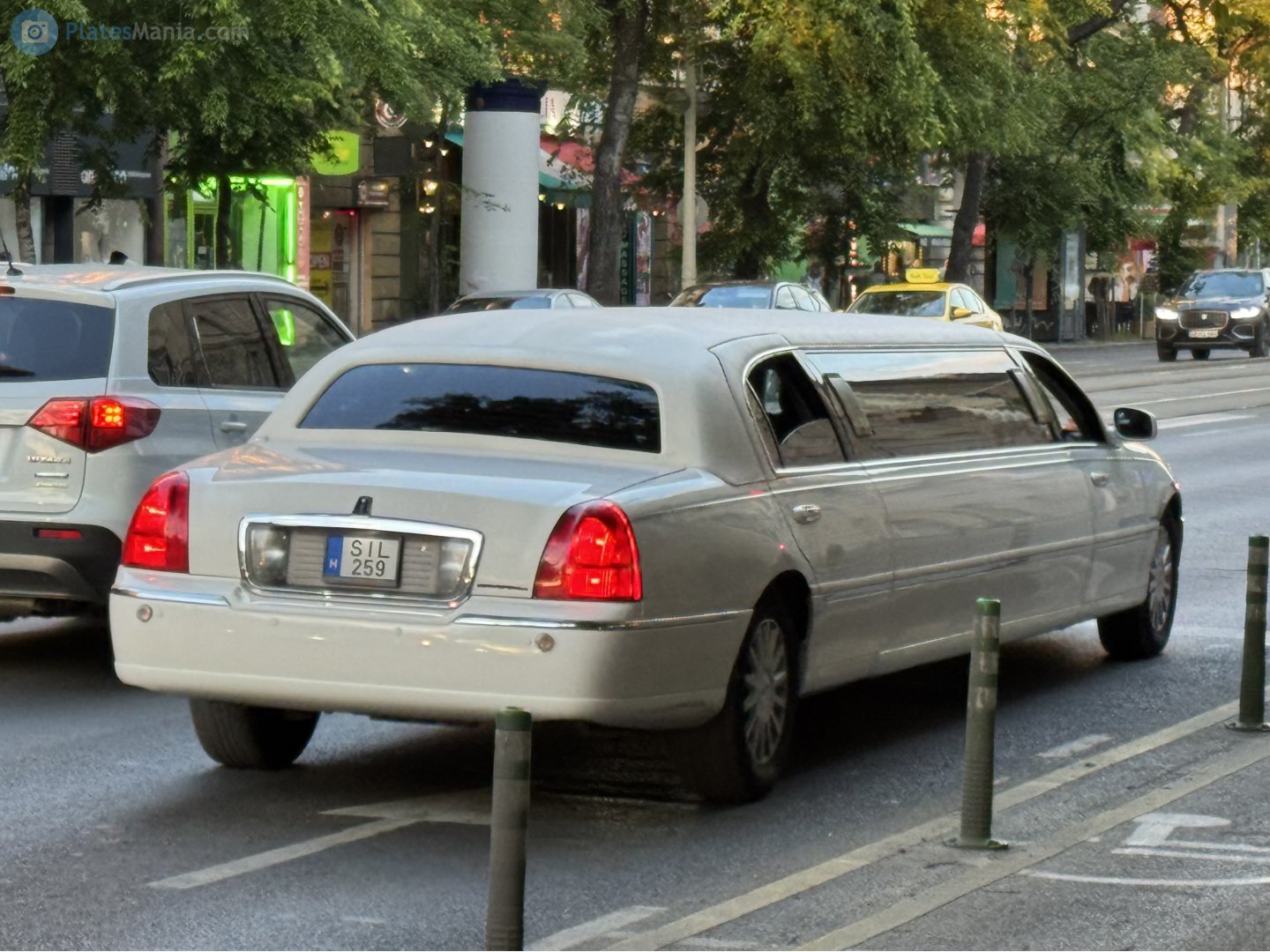 SIL-259, Lincoln Town Car 3rd gen (FN145), facelift, 2003–2011
