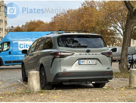 NM EW 525, Toyota Sienna