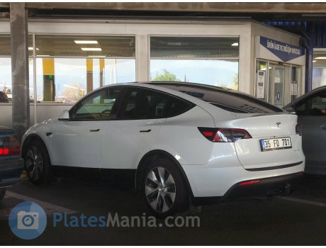 35 FD 701, Tesla Model Y