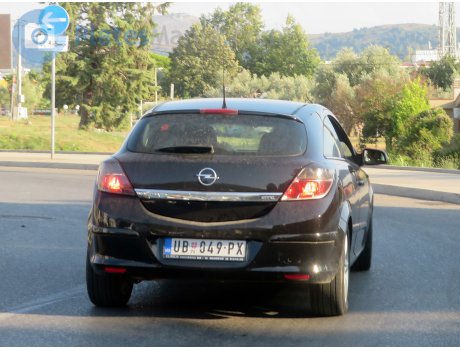 UB 049-PX, Opel Astra