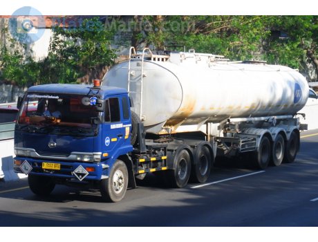 B 9102 BFU, UD Trucks Quester