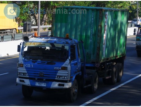 L 8827 AJ, UD Trucks Condor
