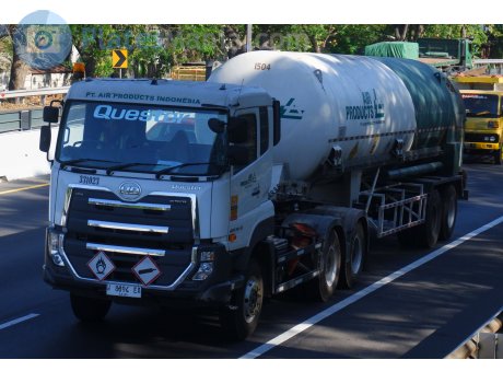 W 8894 EA, UD Trucks Quester