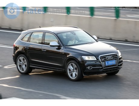 京J·B8880, Audi SQ5