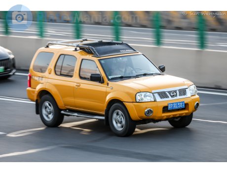 京P·RL581, Nissan Paladin