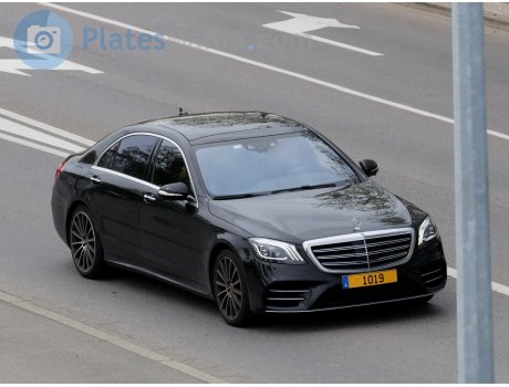 1019, Mercedes-Benz S-Klasse