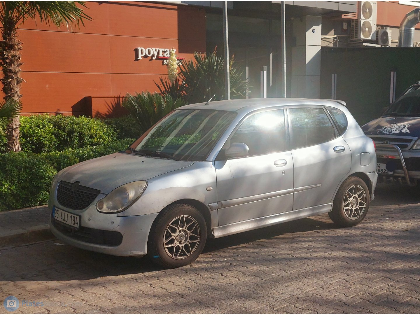 35 AJJ 184, Daihatsu Sirion 1st gen (M101), facelift, 2001–2004