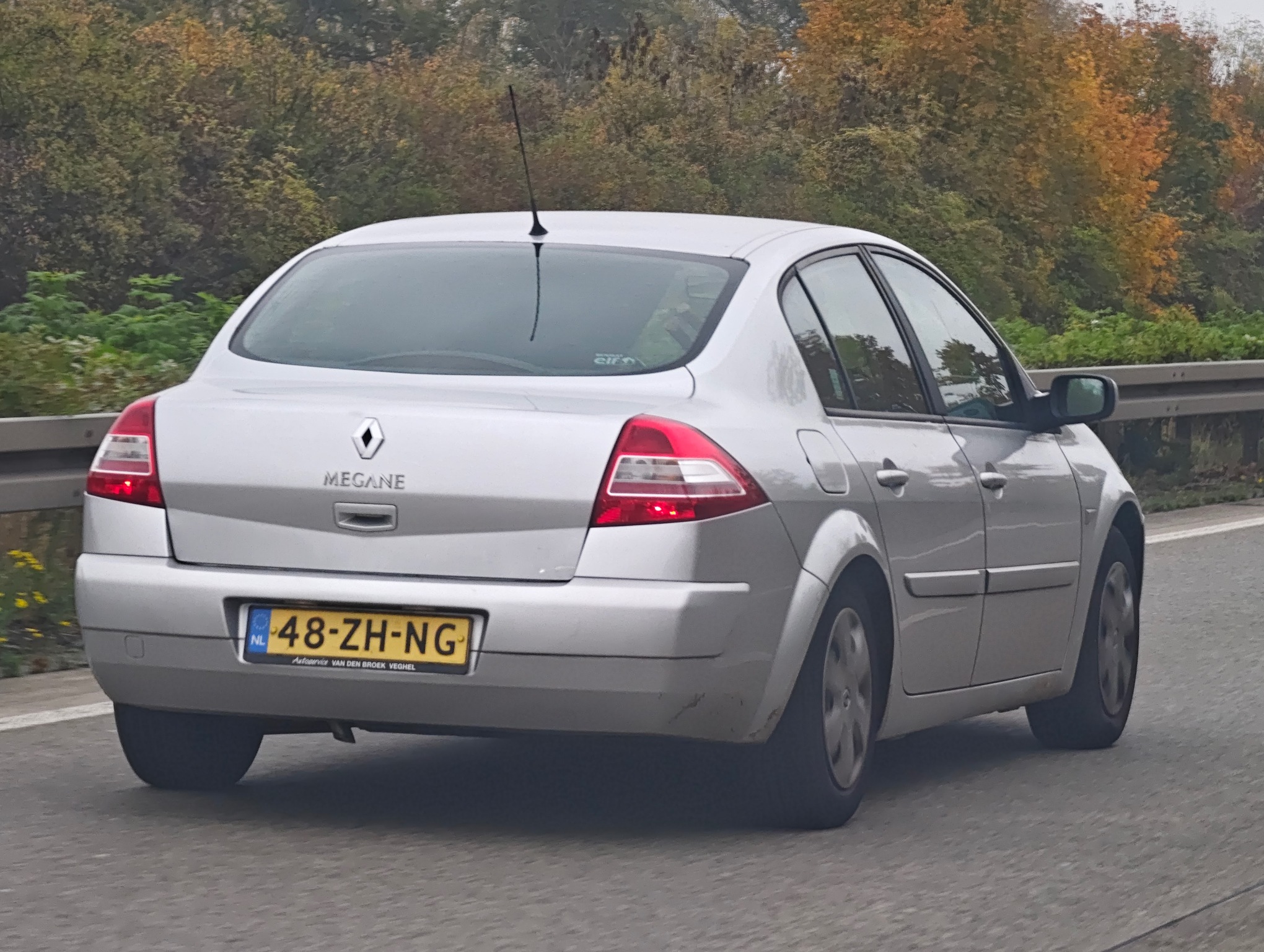 48-ZH-NG, Renault Mégane 2nd gen Sedan (L84), 2002–2009