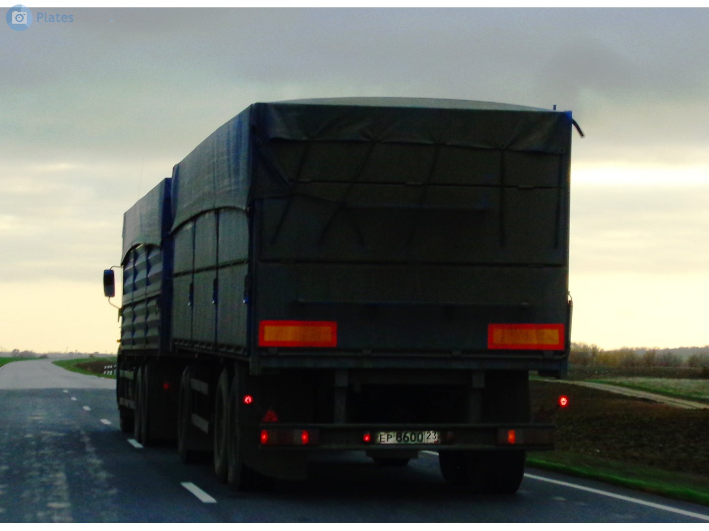 ер 8600 23, Trailers 