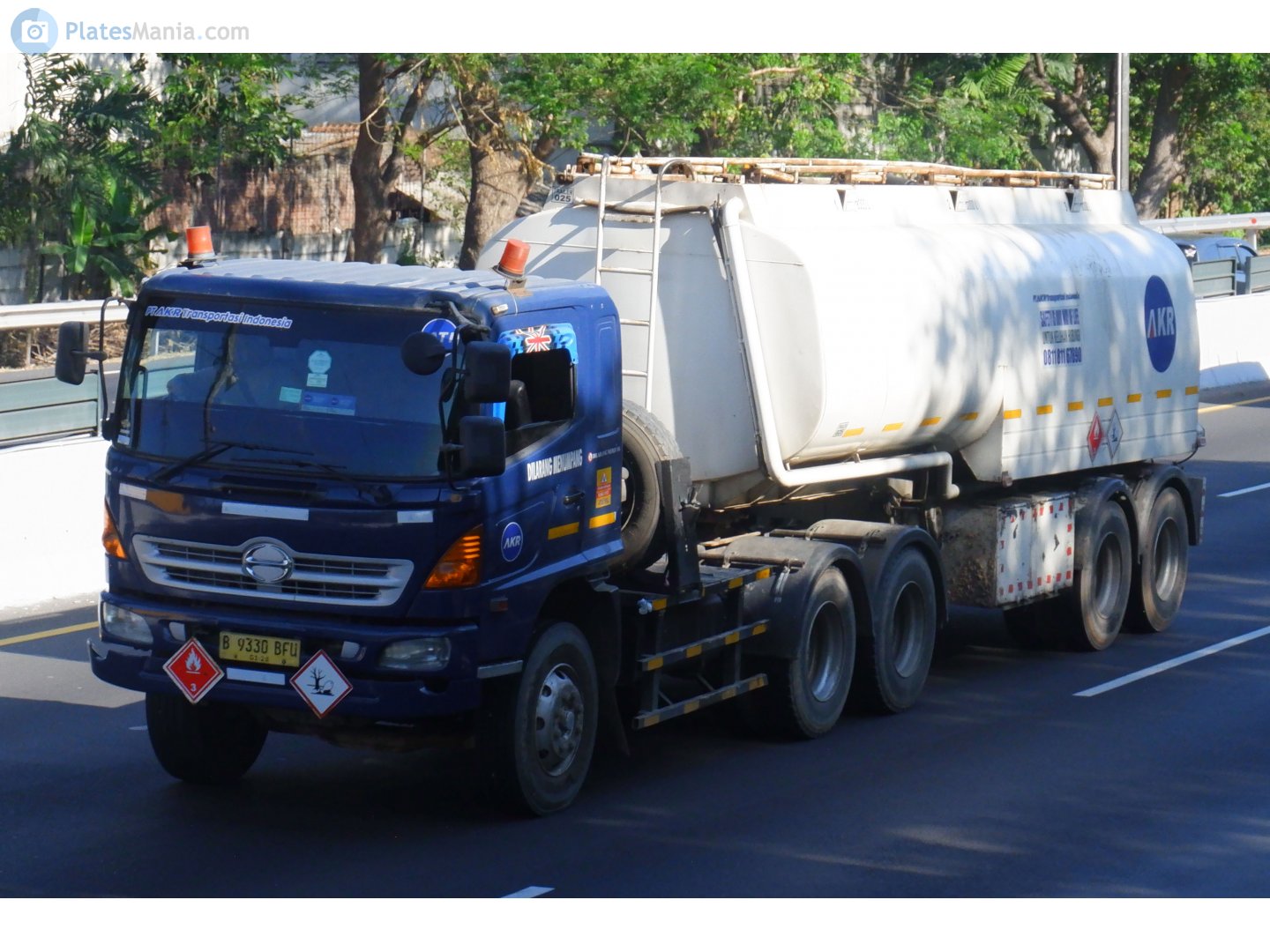 B 9330 BFU, Hino 500 Series 