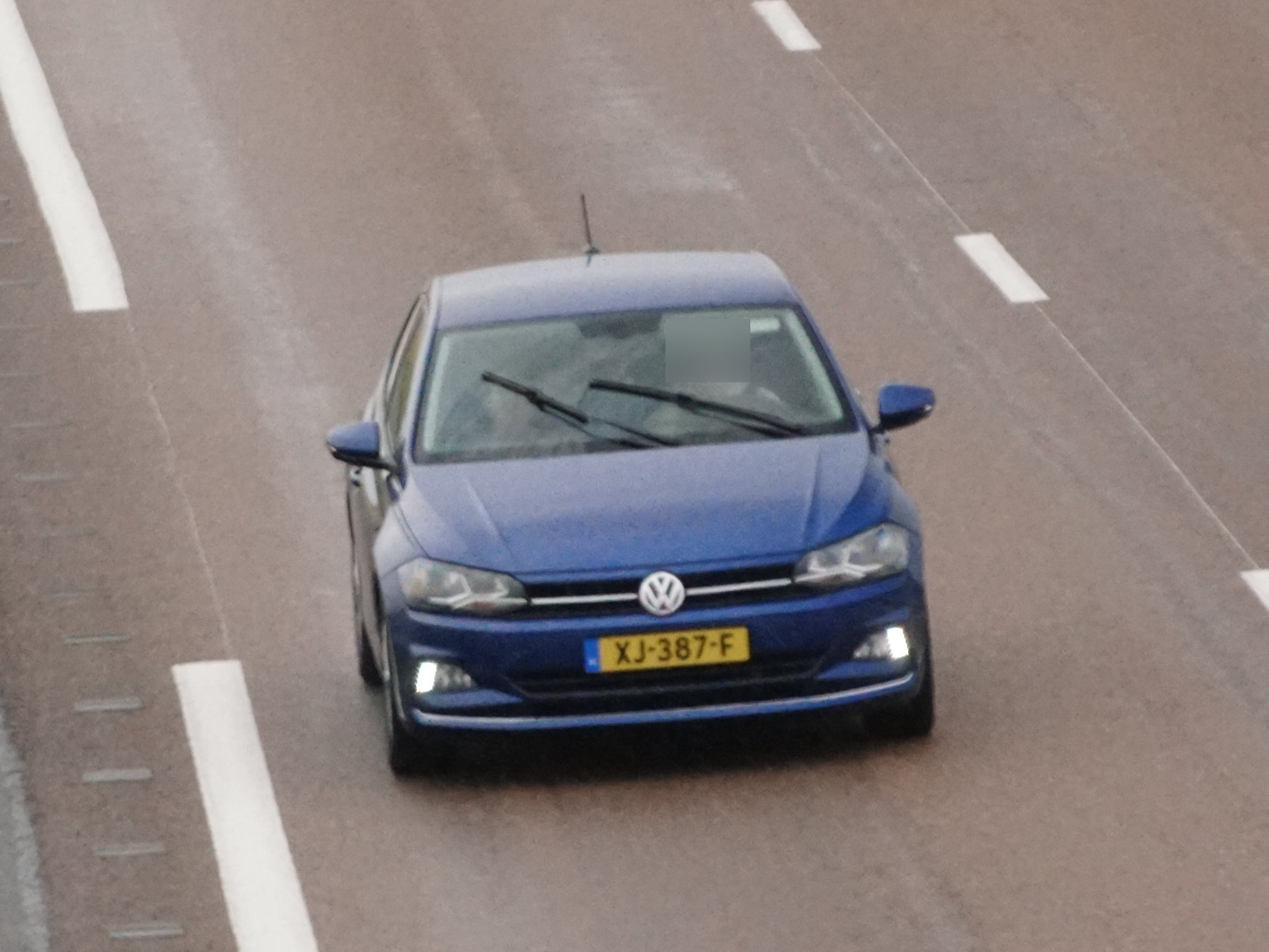 XJ-387-F, Volkswagen Polo 