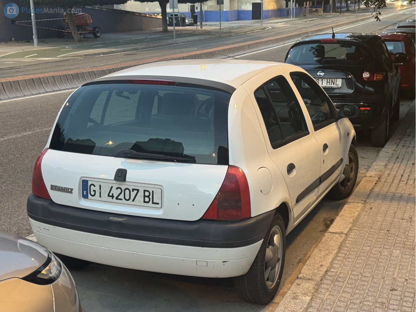 GI 4207 BL, Renault Clio 2nd gen 5-door Hatch (B65), 1998–2001 (–2003 for LATAM-market)