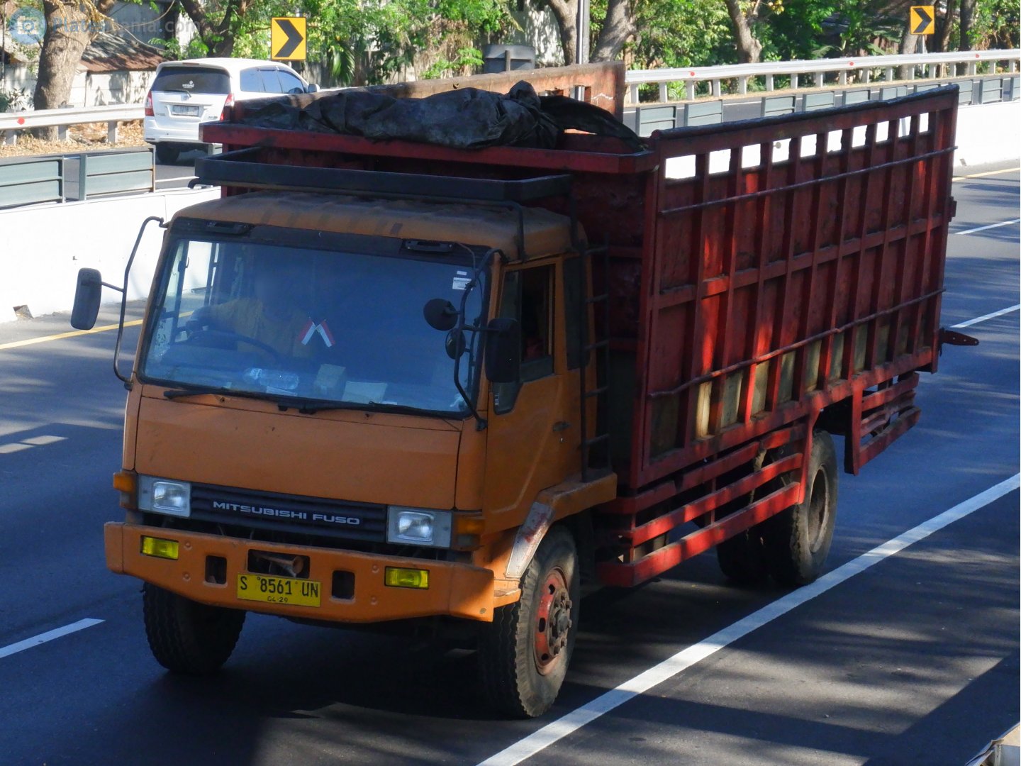 S 8561 UN, Mitsubishi Fuso FK/FM/FH 