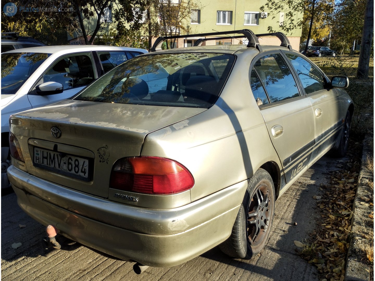 HMV-684, Toyota Avensis 1st gen Sedan (T220), 1997–2003