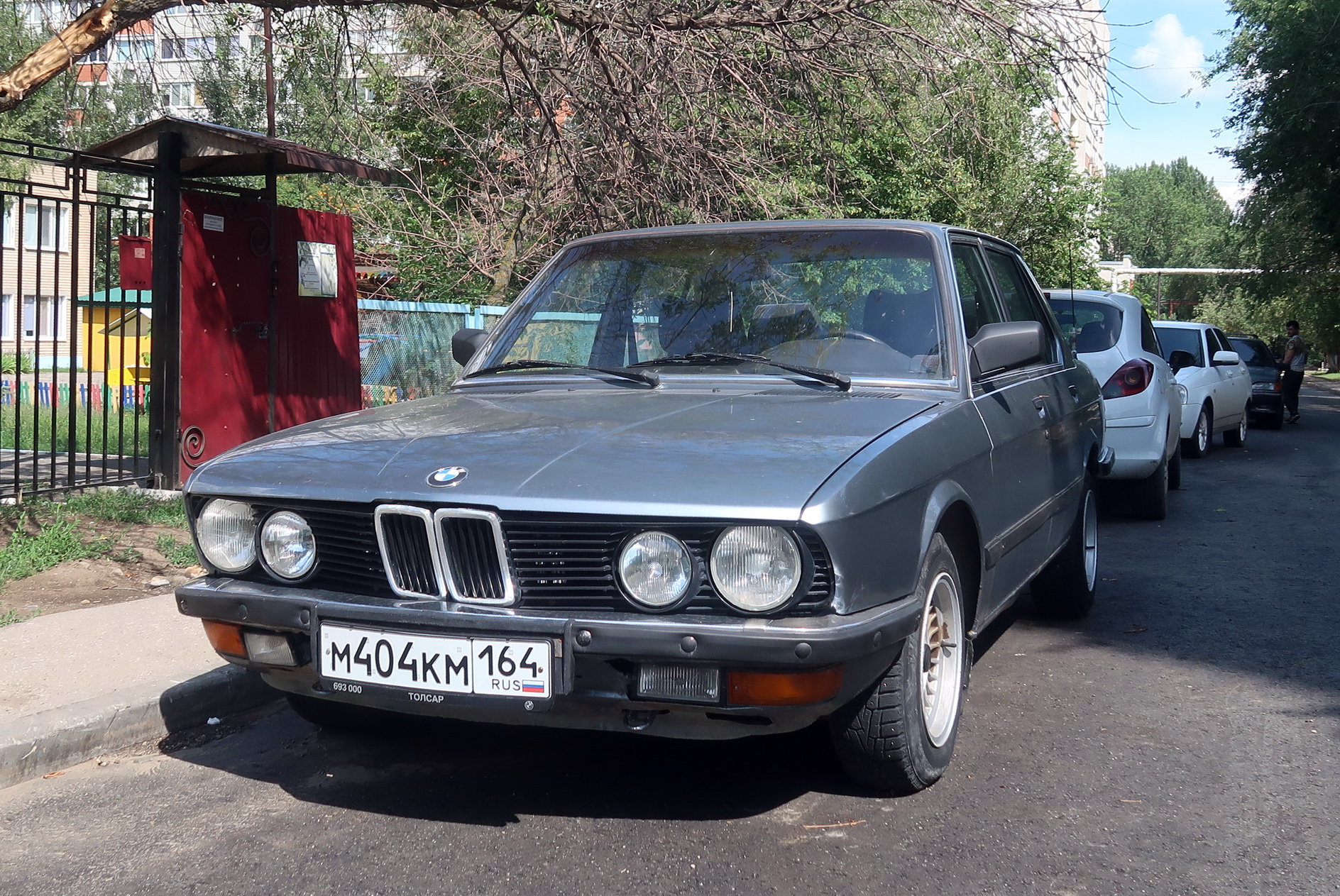 м 404 км 164, BMW 5 Series 2nd gen (E28), 1981–1988