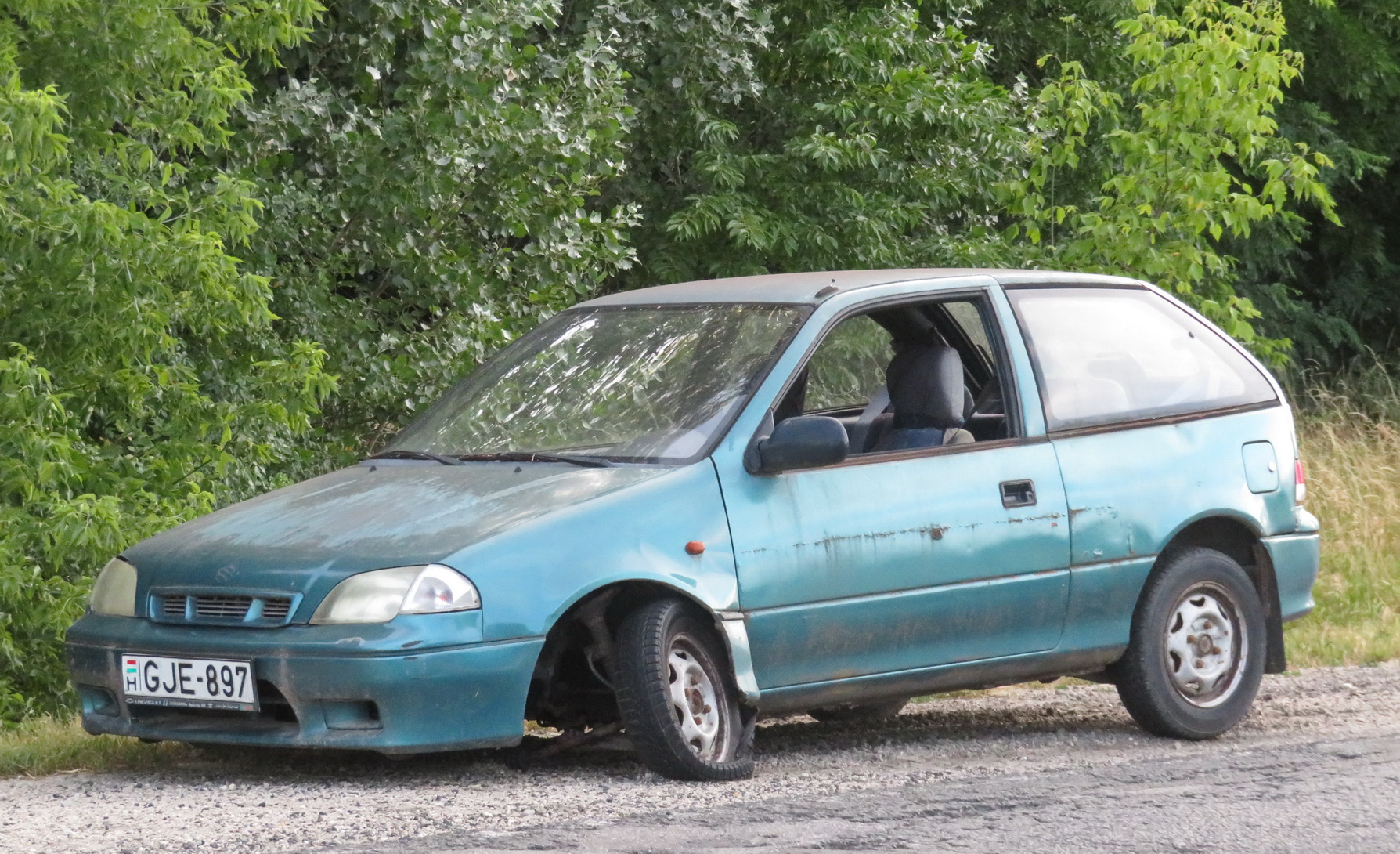 GJE-897, Suzuki Swift 2nd gen 3-door Hatch (SF), facelift, 1996–2004