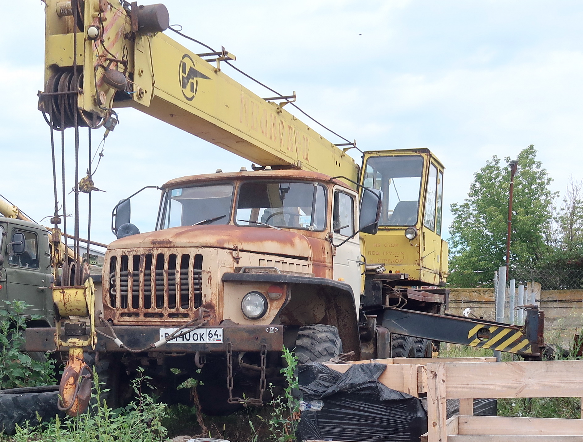 р 440 ок 64, Ural (UralAZ) 4320/5557 4320/5557 6×6, 1977–