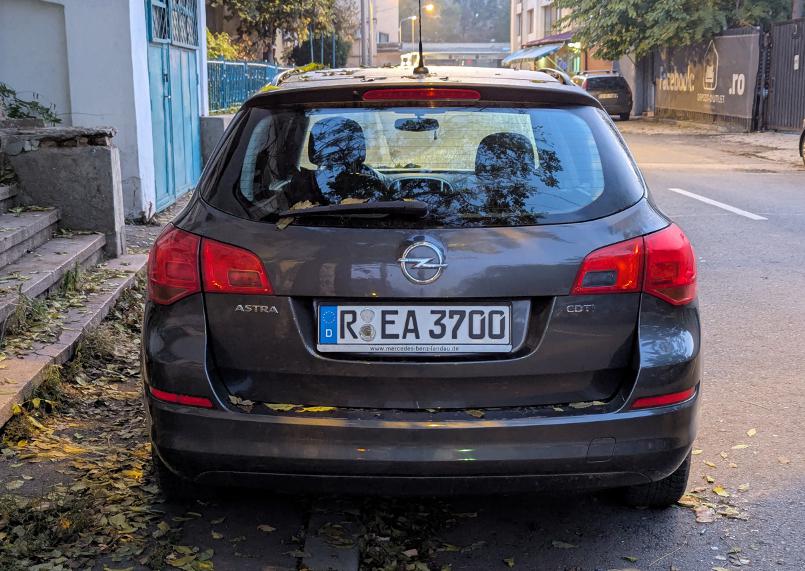 R EA 3700, Opel Astra 