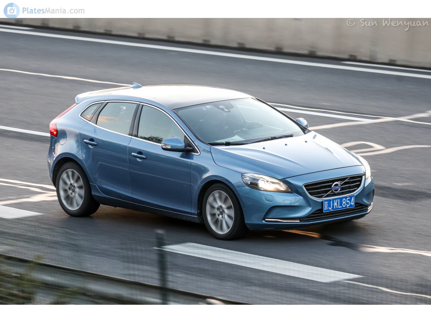 京J·KL854, Volvo V40 2nd gen (526), 2013–2019