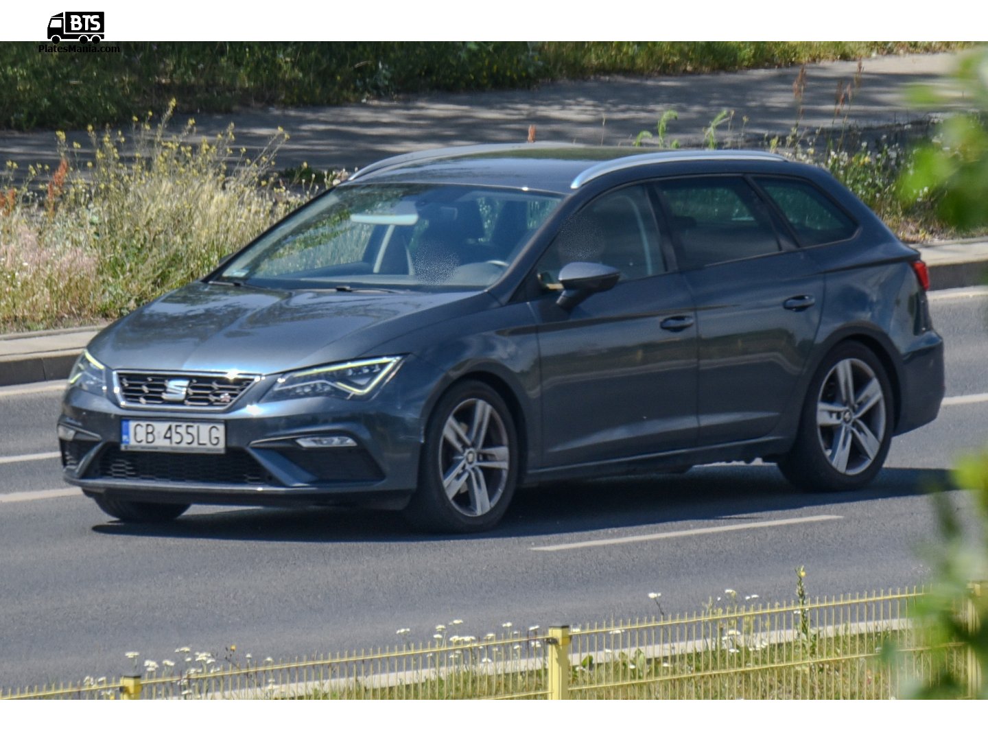 CB 455LG, SEAT León 