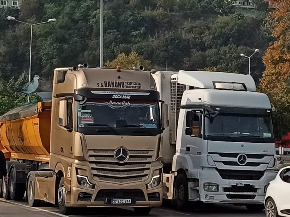 37 AOC 844, Mercedes-Benz Actros 3rd gen (MP4/MP5), 2011–