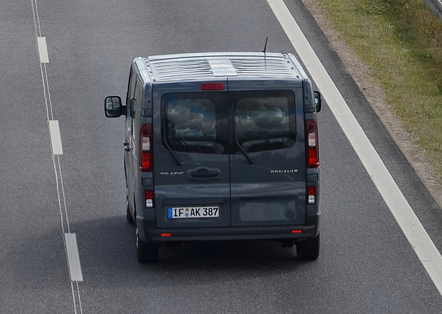 IF AK 387, Renault Trafic 3rd gen (X82), 2014–2021