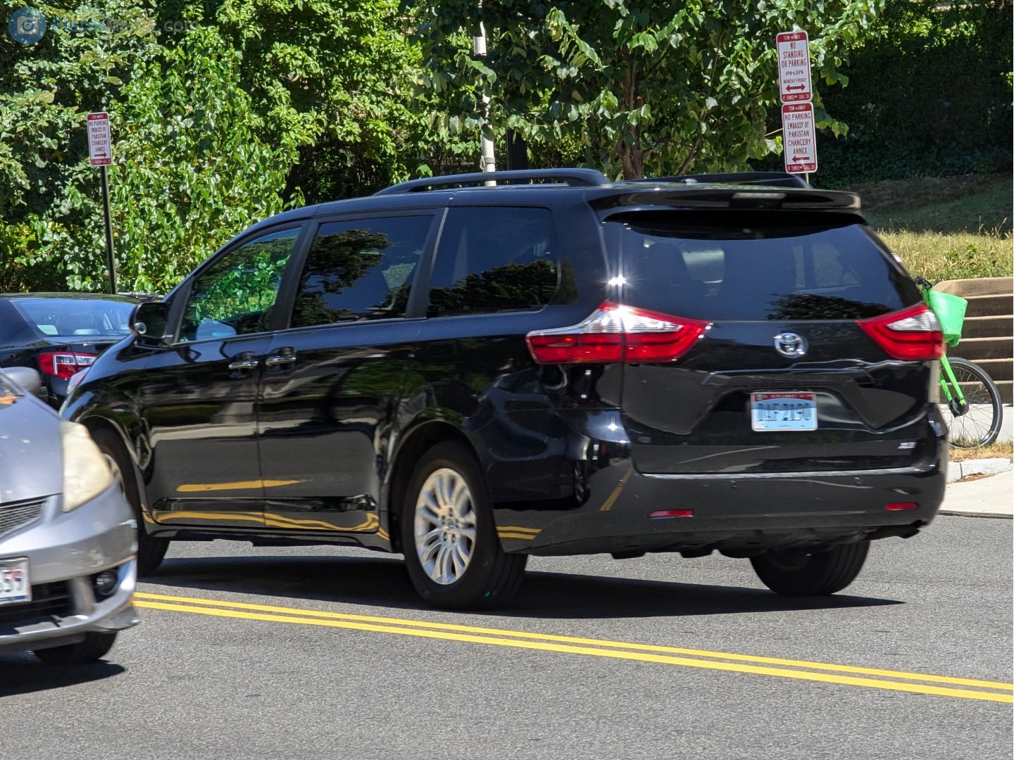 DAF 2190, Toyota Sienna 3rd gen (XL30), 2010–2020