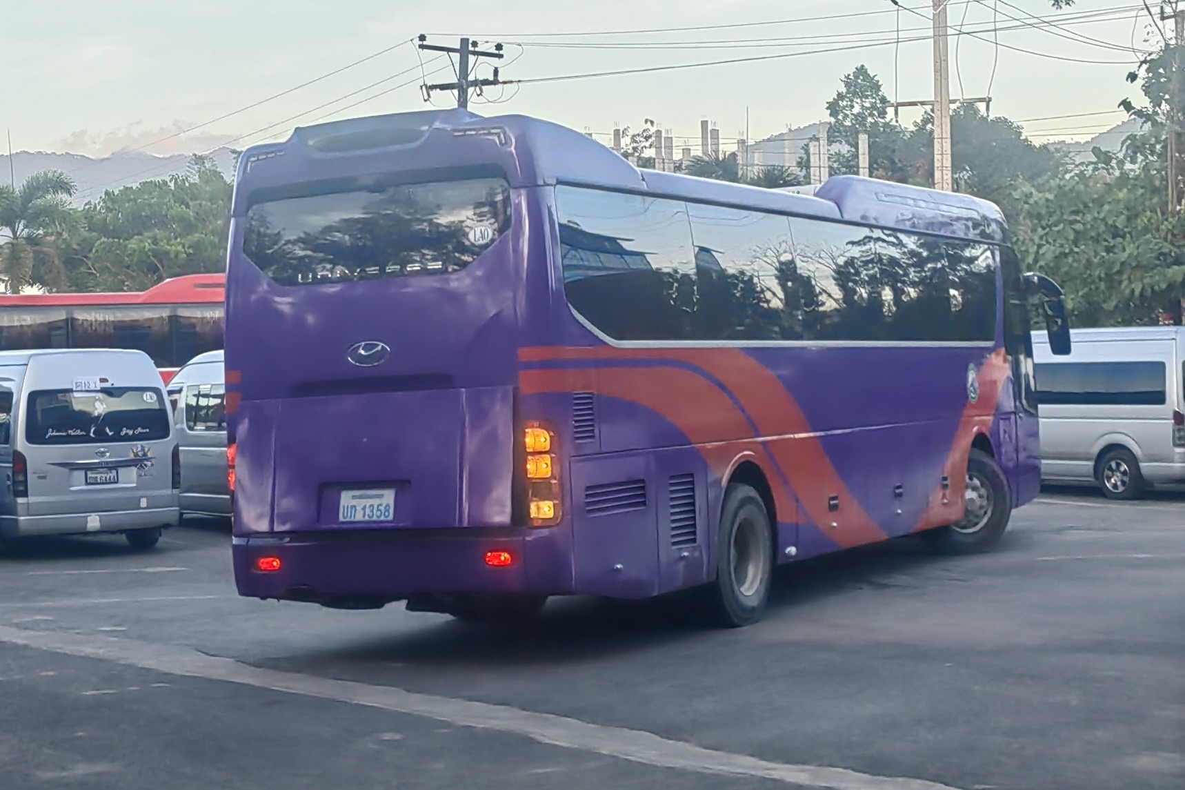 ບດ 1358, Hyundai Universe 