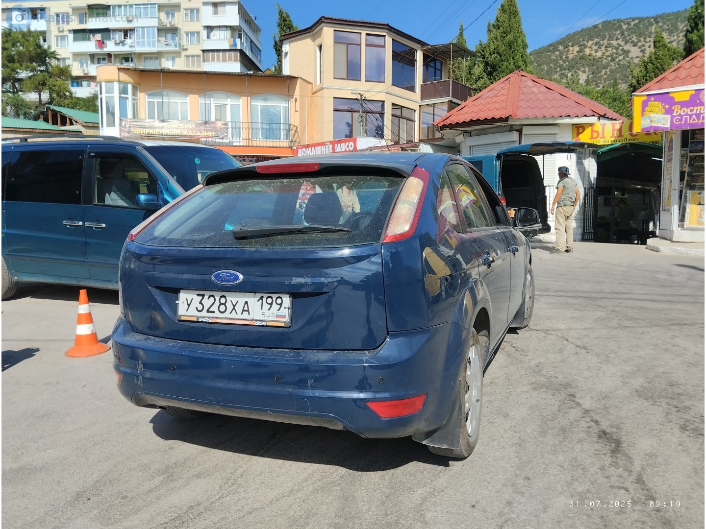 у 328 ха 199, Ford Focus 2nd gen (Classic) 5-door Hatch (DA3; C307), facelift, 2008–2011 (–2014 for CN- and LATAM-market)