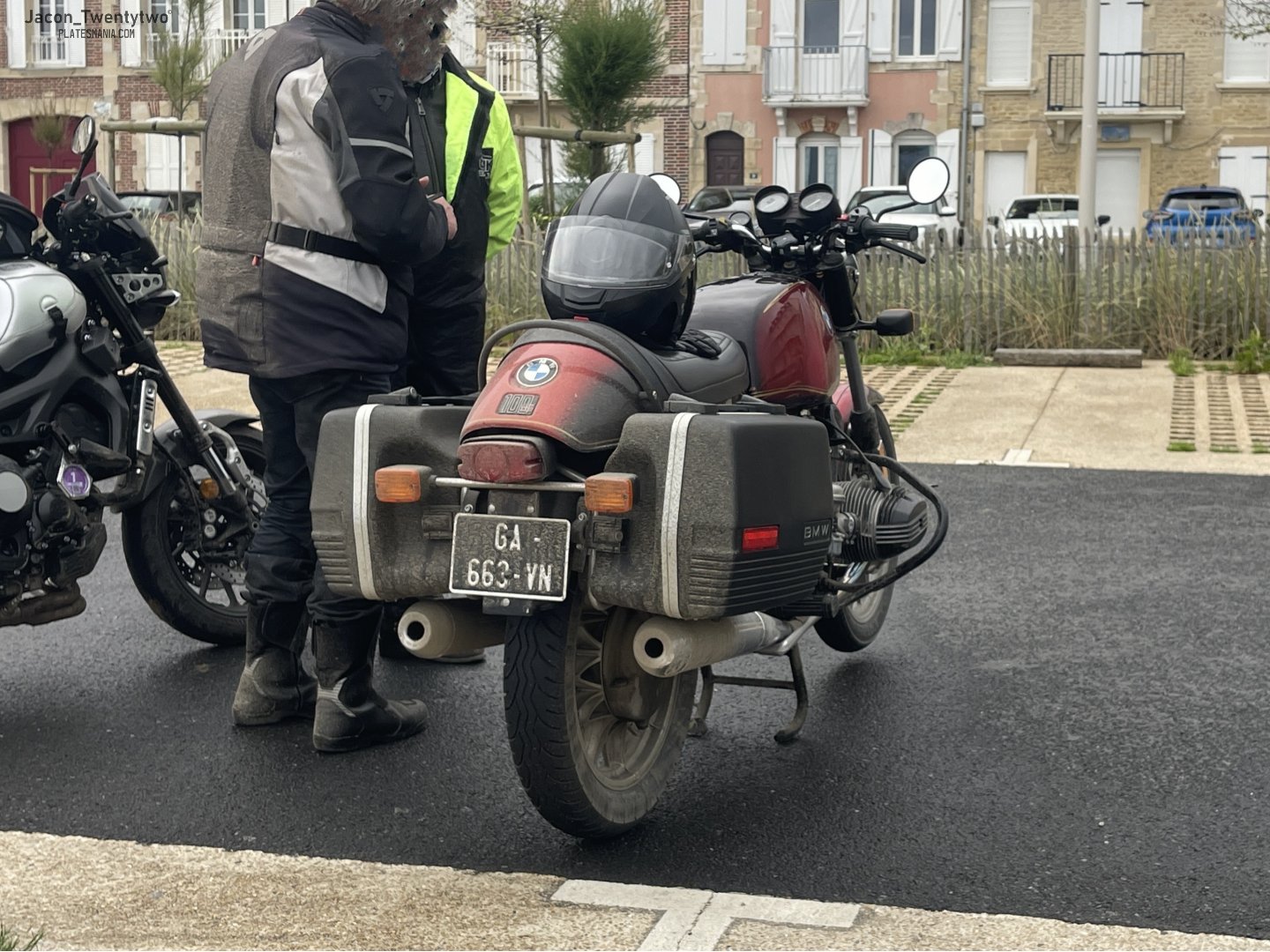 GA-663-VN, BMW R Series 