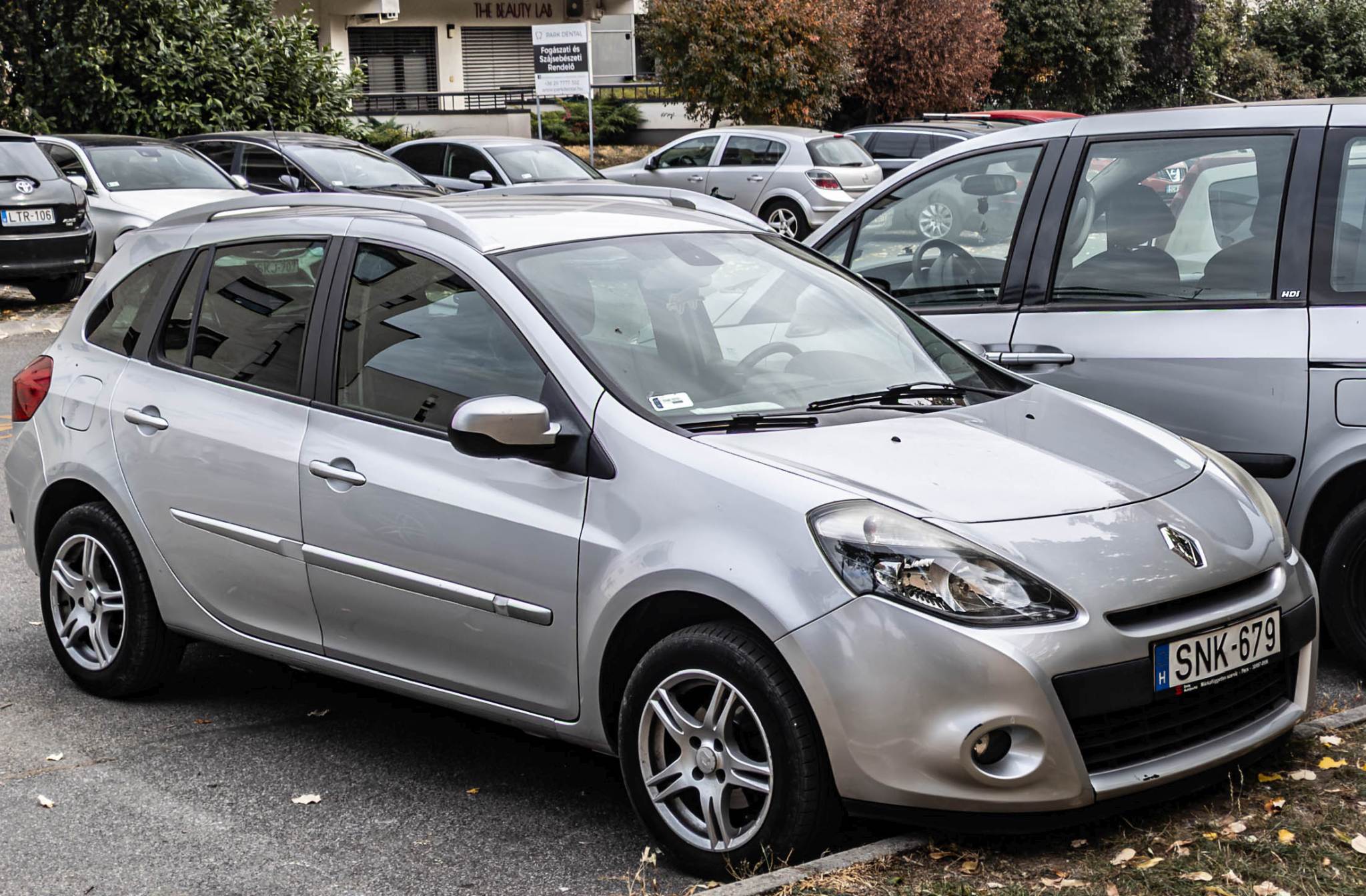 SNK-679, Renault Clio 3rd gen Grandtour Wagon (K85), facelift, 2009–2013