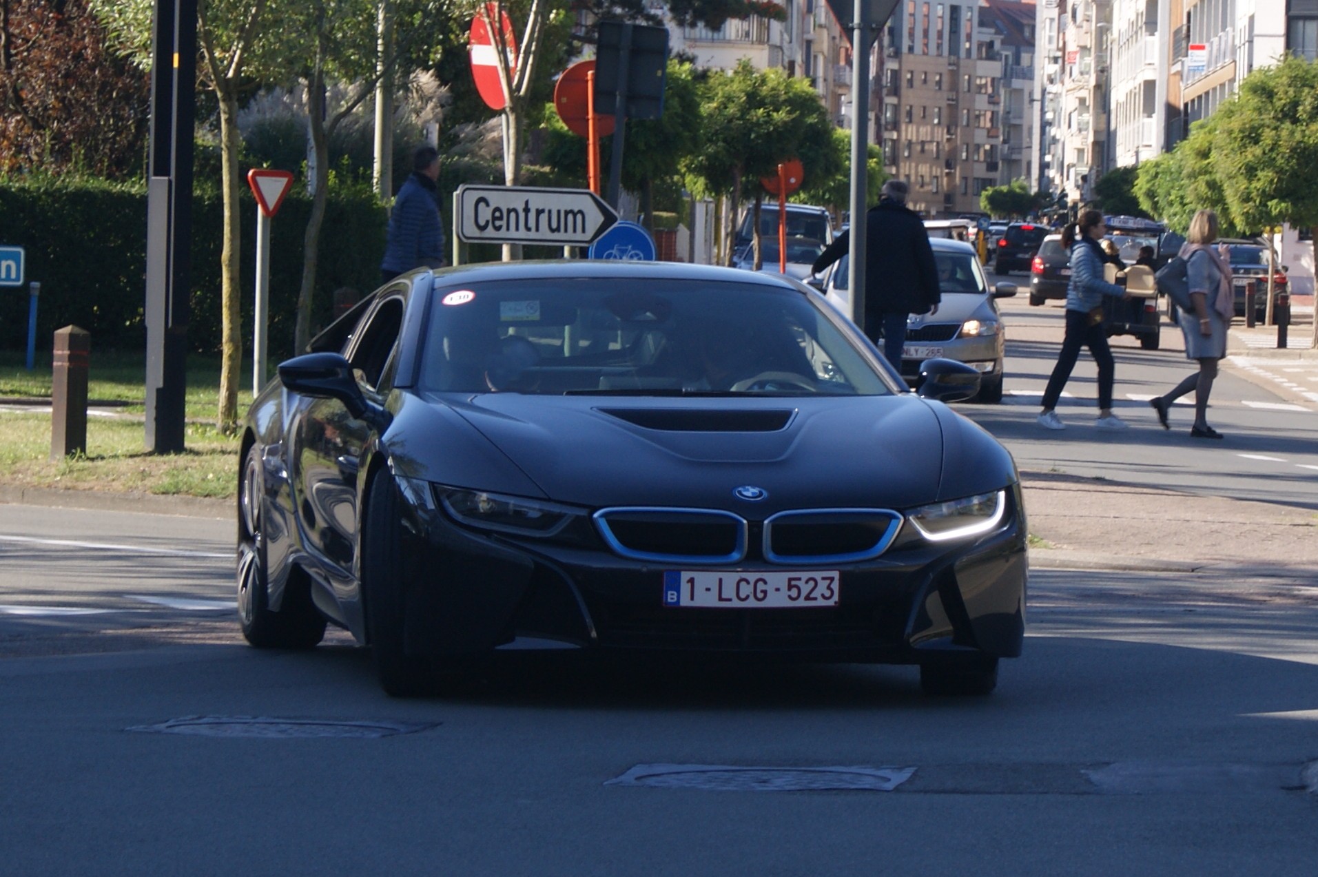 1-LCG-523, BMW i8 1st gen Coupé (I12), 2014–2020